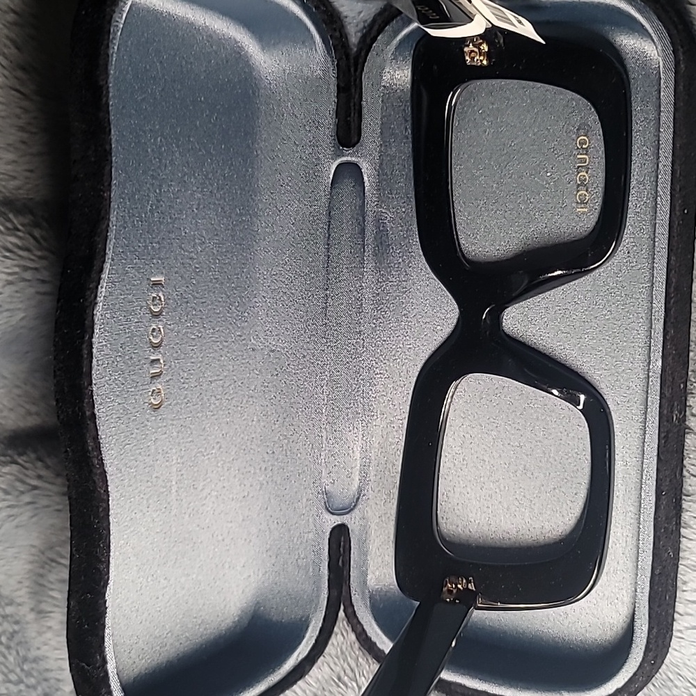 Gucci Black Oversized Eyeglasses - Picture 4 of 5